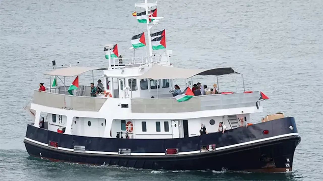 أسطول الصمود العالمي يبحر إلى غزة متحدياً تهديدات الحصار الإسرائيلية الأخيرة